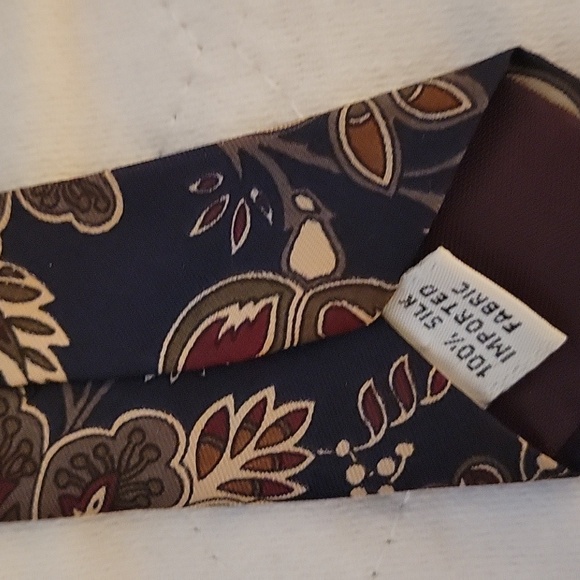 Men's Tie - Picture 6 of 6